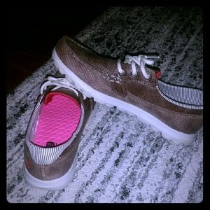 Sketchers on the go tan shoe